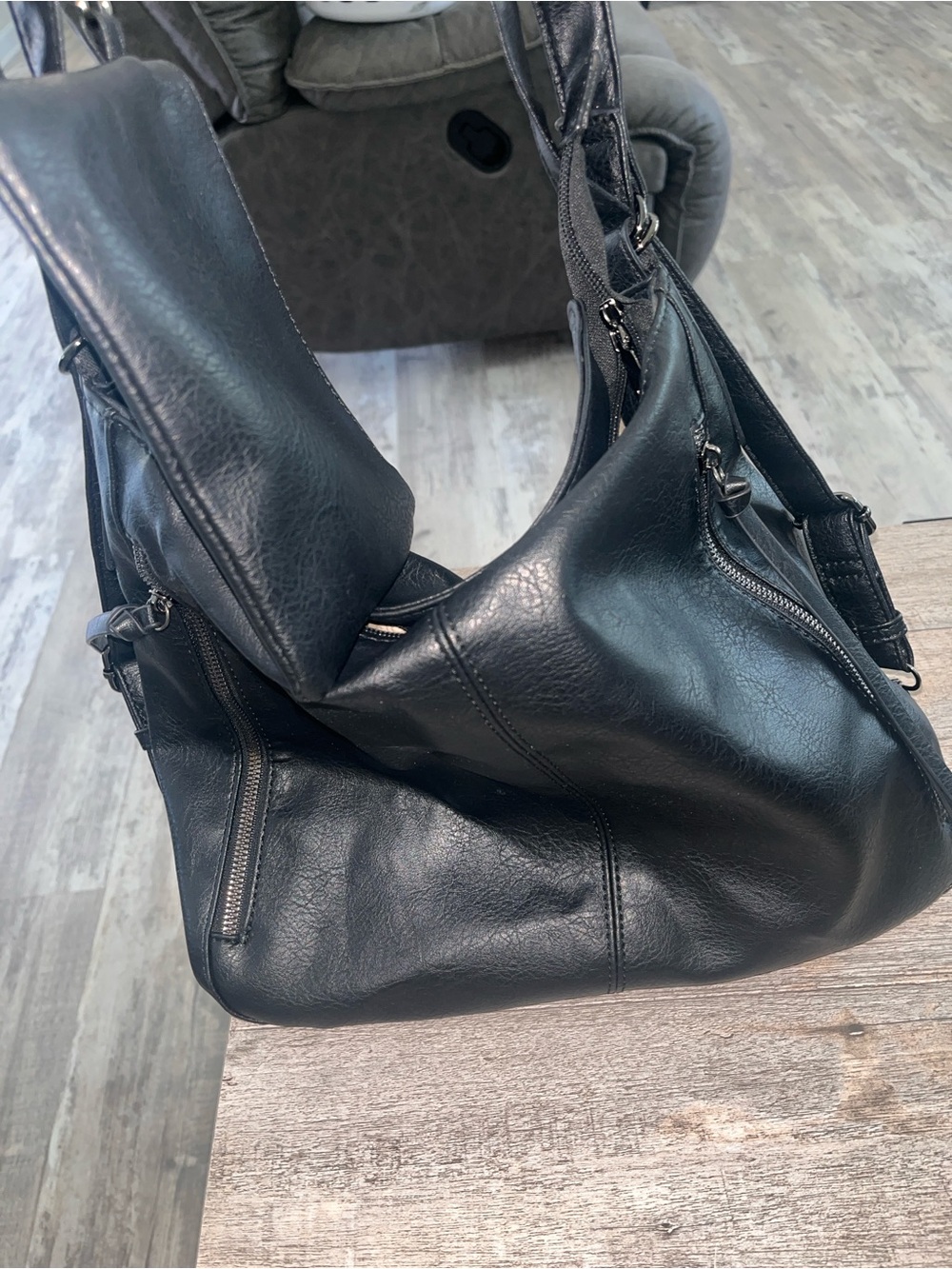 Black Leather Bag Shoulder/Backpack with Removable Pouch - Picture 5 of 8